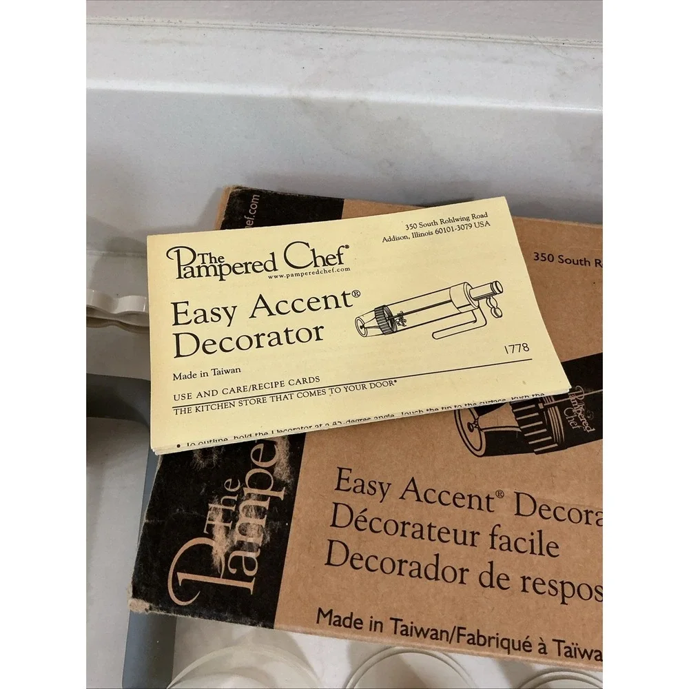 The Pampered Chef Easy Accent Decorator #1775 Cake Icing Set Complete in Box